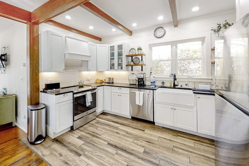 House, Multiple Beds, Garden View (Boothbay Cottage) | Private kitchen