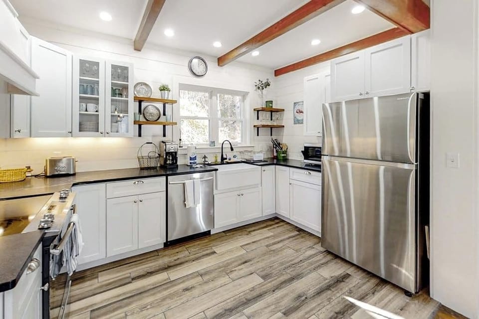 House, Multiple Beds, Garden View (Boothbay Cottage) | Private kitchen