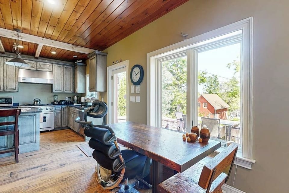 House, Multiple Beds (Harpswell Retreat) | Private kitchen