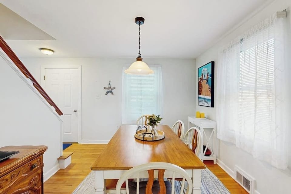 House, Multiple Beds, Garden View (Coastal Maine Attraction) | 3 bedrooms, individually decorated, individually furnished, bed sheets