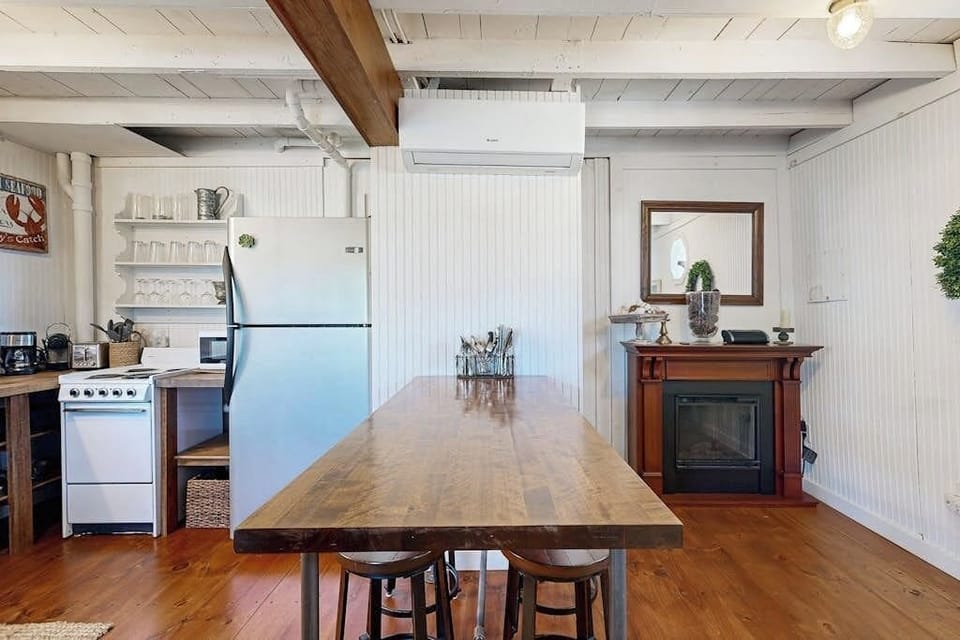 House, Multiple Beds (Bayside Barn) | Private kitchen