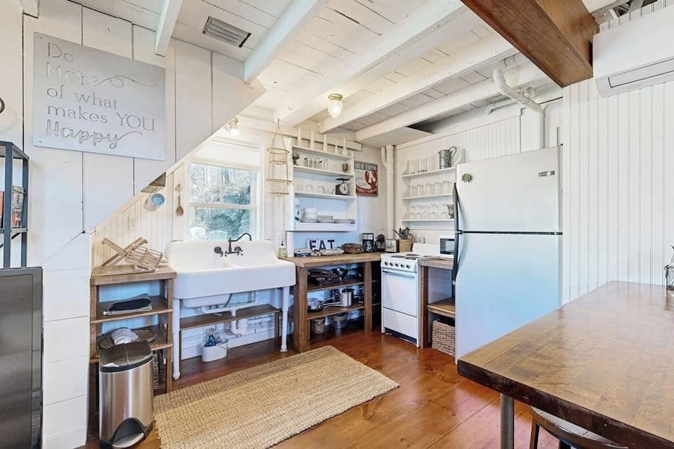 House, Multiple Beds (Bayside Barn) | Private kitchen