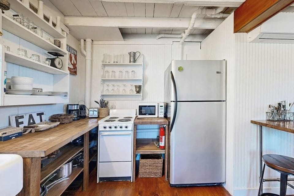 House, Multiple Beds (Bayside Barn) | Private kitchen
