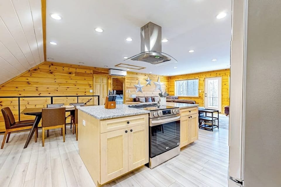 Apartment, Multiple Beds, Fireplace, Garden View (Moosehead Lake Home Base) | Interior