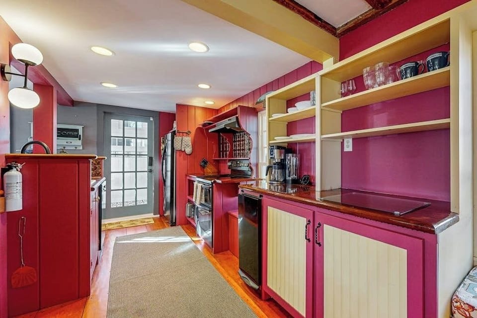 Apartment, 1 King Bed, Garden View (Finest Kind) | Private kitchen