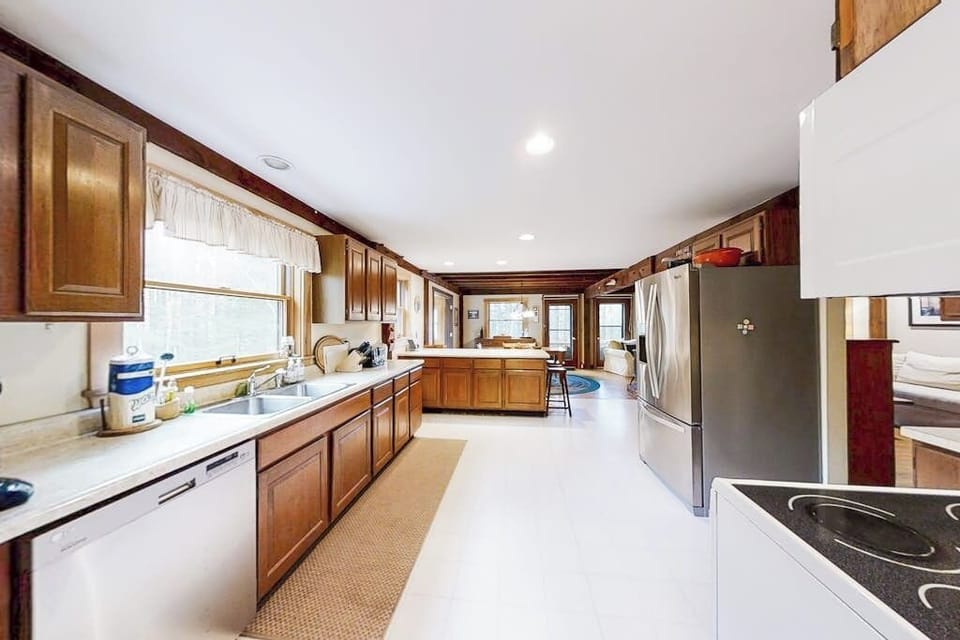 Cabin, Multiple Beds (Appalachee Pond Waterfront Cottage) | Private kitchen