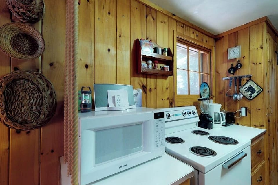 Cabin, Multiple Beds, Fireplace (Traditional Maine Cabin) | Private kitchen