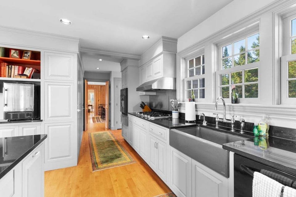House, Multiple Beds (Chimerique on the Water) | Private kitchen