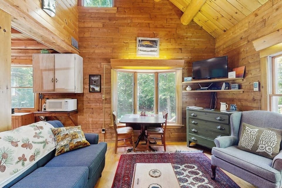 Cabin, Multiple Beds, Kitchen (Charloon Cabin) | Living area