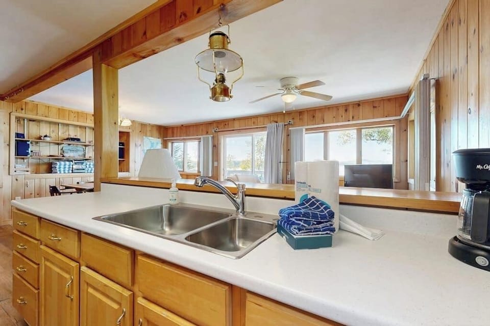 Cabin, Multiple Beds, Kitchen (Lakeshore Lovely) | Private kitchen