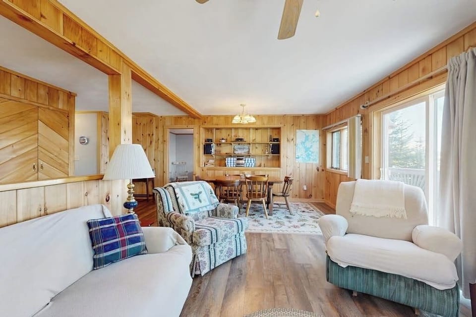 Cabin, Multiple Beds, Kitchen (Lakeshore Lovely) | Living area
