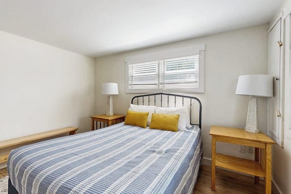 House, Multiple Beds (Lobster Trap) | 2 bedrooms, individually decorated, individually furnished, bed sheets
