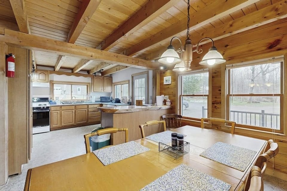 Cabin, Multiple Beds, Kitchen (Ridge View Cottage) | 3 bedrooms, individually decorated, individually furnished, bed sheets