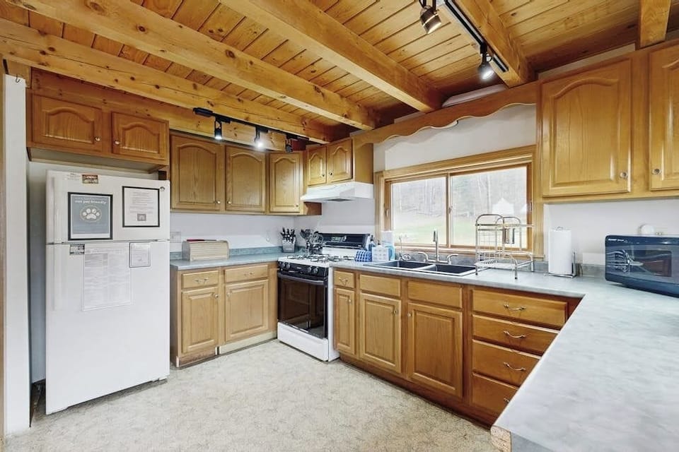Cabin, Multiple Beds, Kitchen (Ridge View Cottage) | Private kitchen