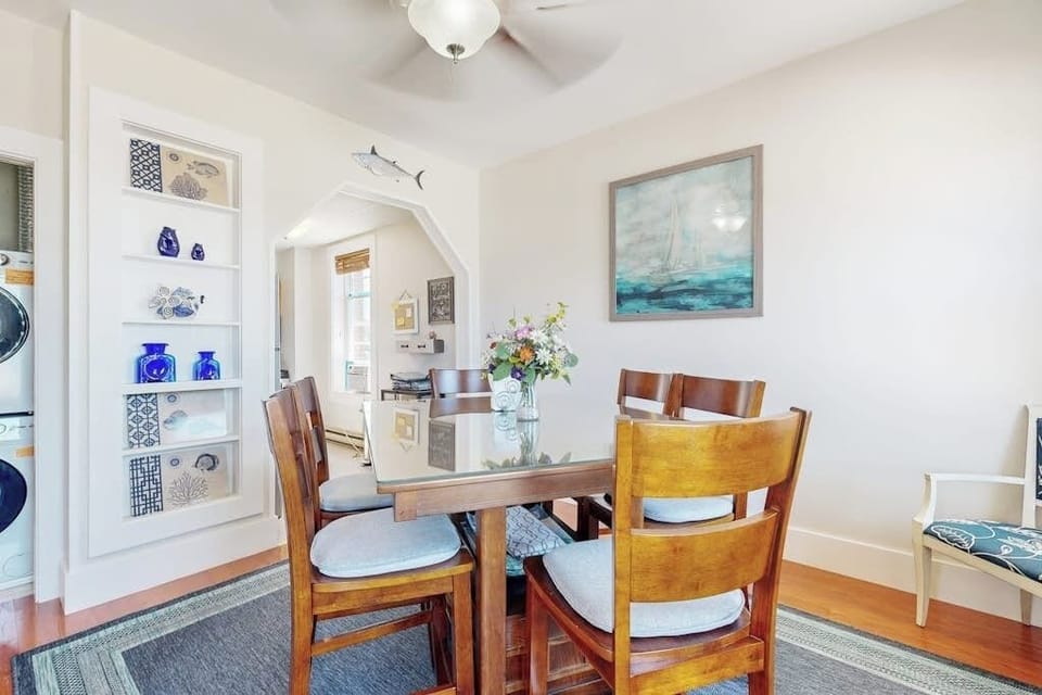 Apartment, Multiple Beds, Kitchen | 2 bedrooms, individually decorated, individually furnished, bed sheets