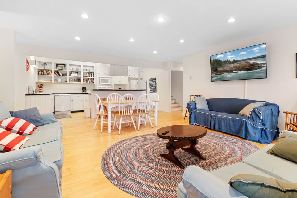 House, Multiple Beds (Compass Rose) | Living area