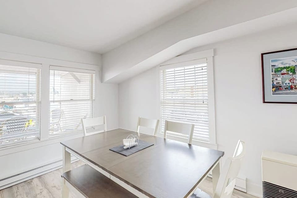 Condo, 1 Queen Bed (Ocean Breeze Condo) | 2 bedrooms, individually decorated, individually furnished, bed sheets