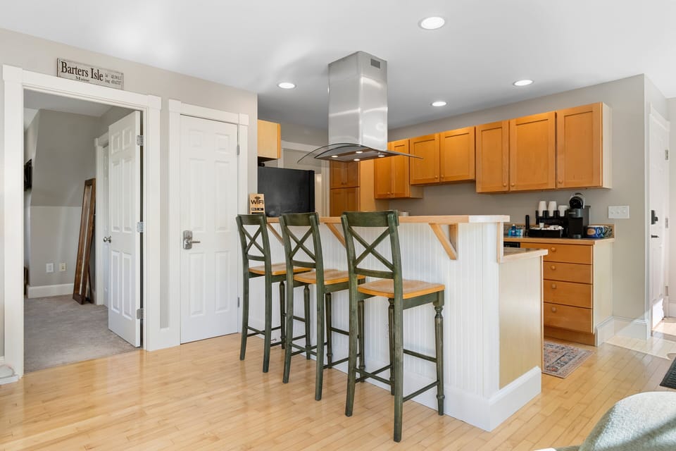 Cottage, 1 Queen Bed with Sofa bed (Barter Island Escape) | Private kitchen