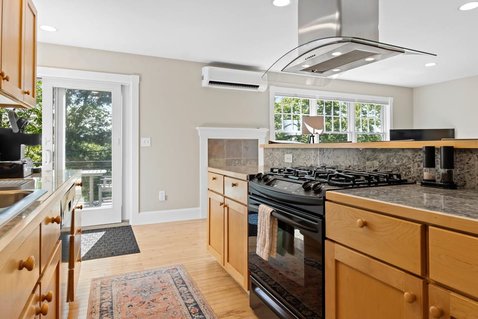 Cottage, 1 Queen Bed with Sofa bed (Barter Island Escape) | Private kitchen
