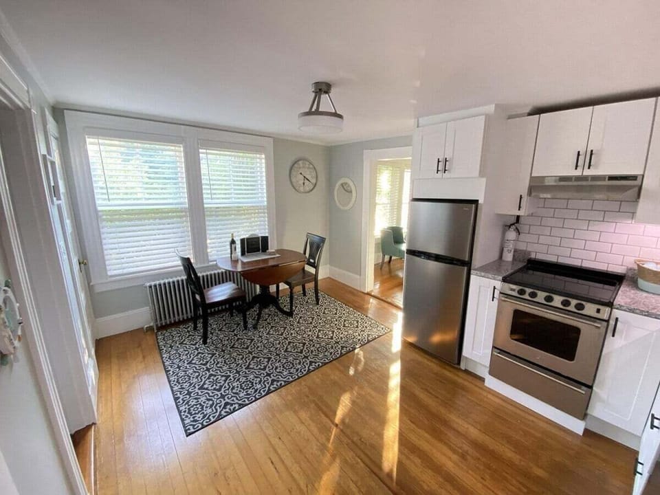 Apartment, 1 Queen Bed with Sofa bed, Garden View (Hobbit Hutch) | Private kitchen