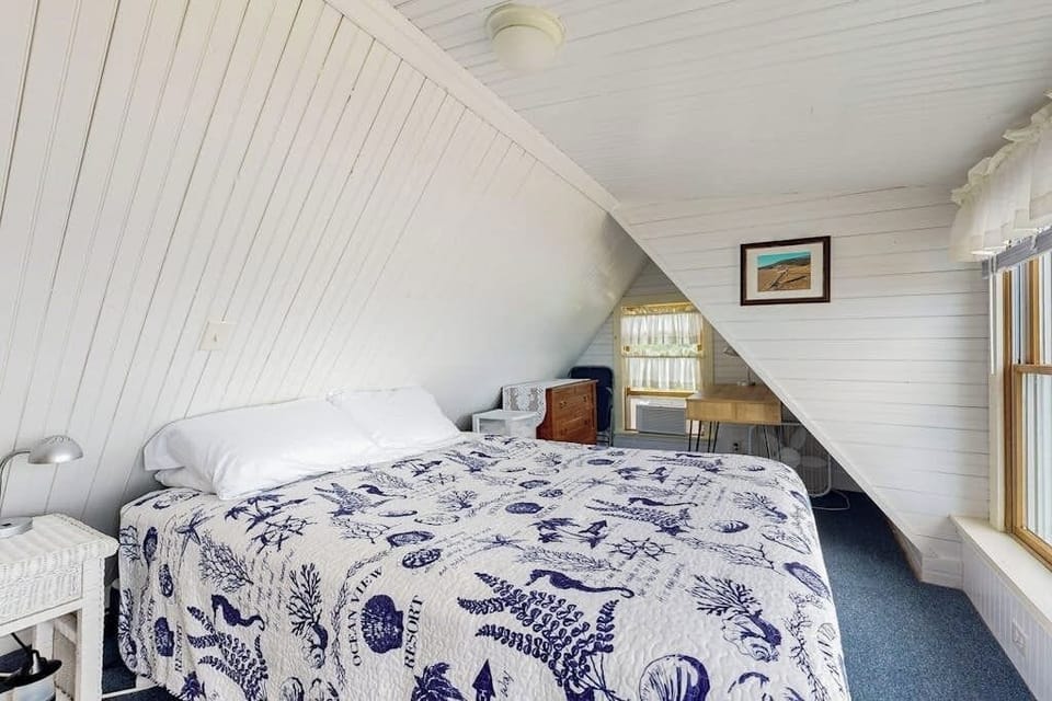 Studio, 1 Queen Bed with Sofa bed (Dream Harbor Cottage) | 1 bedroom, bed sheets