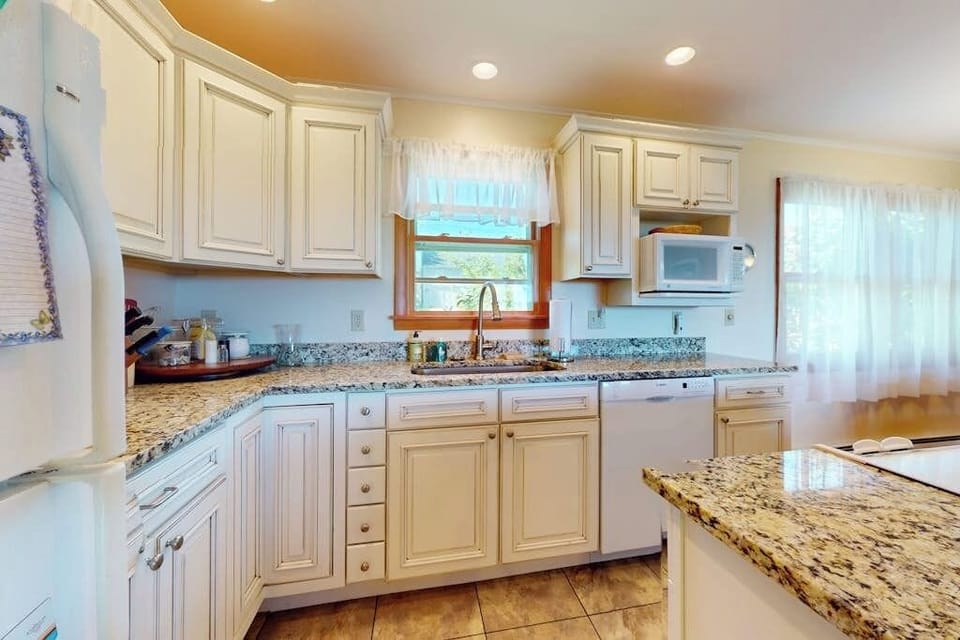 Cabin, Multiple Beds, Kitchen, Garden View (Lobster Tail Cottage) | Private kitchen