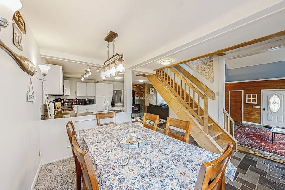 House, Multiple Beds (Bayside Hideout) | 4 bedrooms, individually decorated, individually furnished, bed sheets