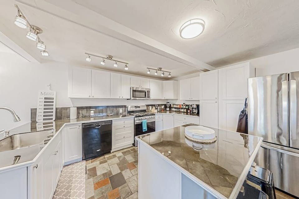 House, Multiple Beds (Bayside Hideout) | Private kitchen