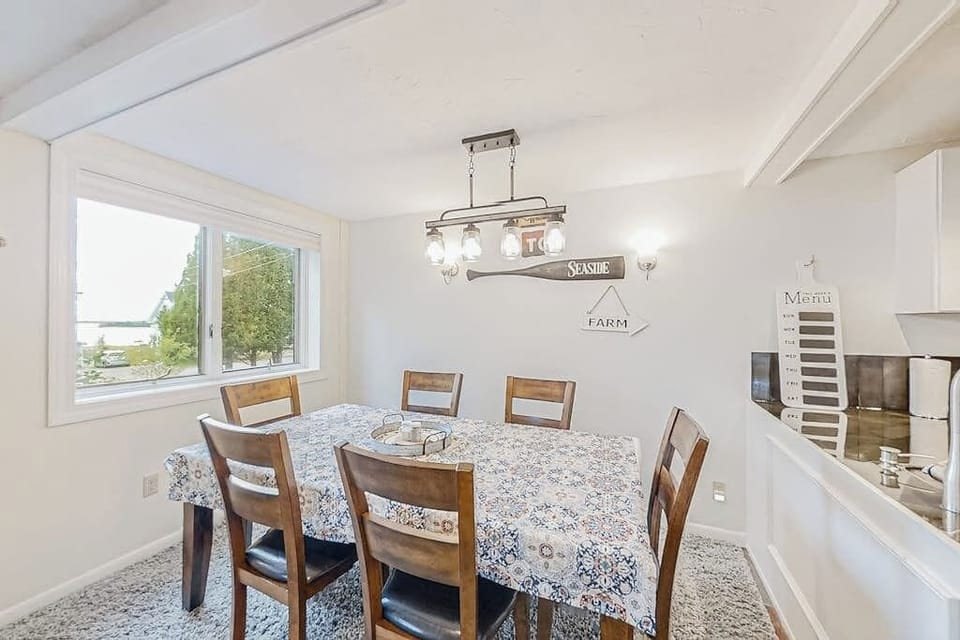 House, Multiple Beds (Bayside Hideout) | 4 bedrooms, individually decorated, individually furnished, bed sheets