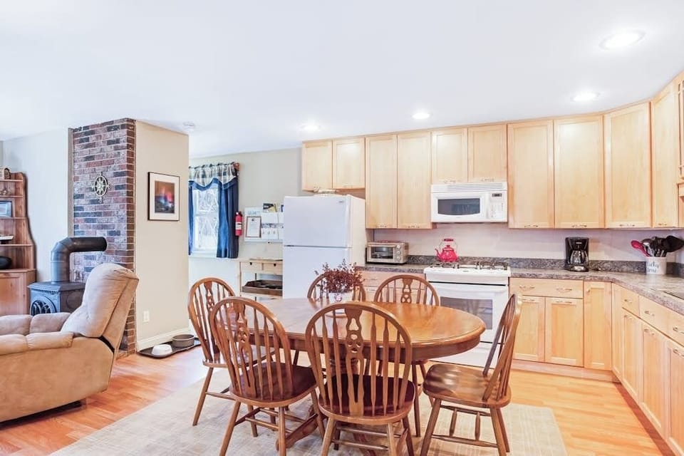 Cabin, Multiple Beds, Garden View (Lucky Stone Cottage) | Private kitchen