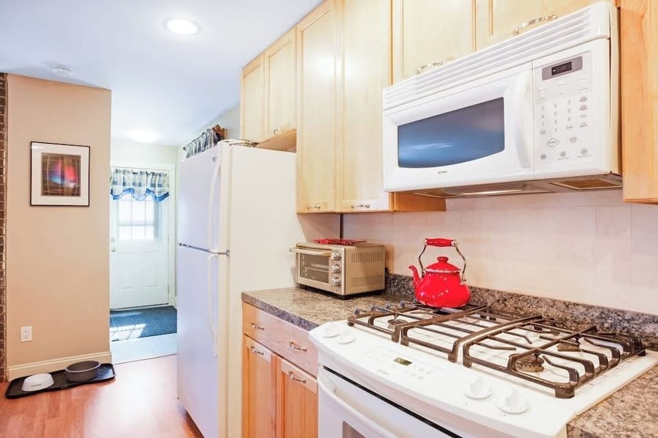 Cabin, Multiple Beds, Garden View (Lucky Stone Cottage) | Private kitchen