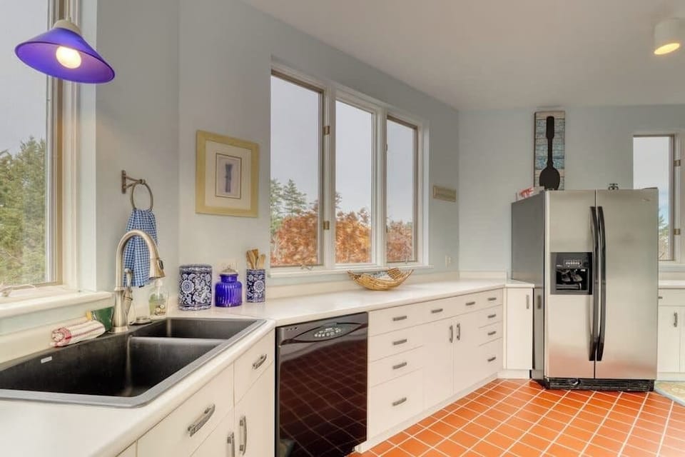 House, Multiple Beds (Sea At Last) | Private kitchen