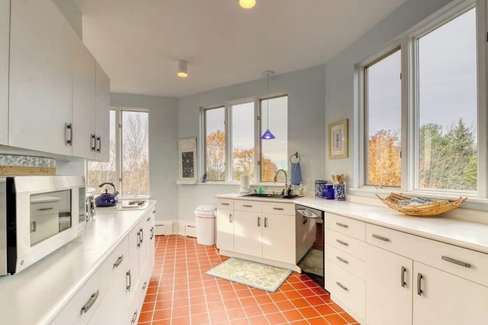House, Multiple Beds (Sea At Last) | Private kitchen