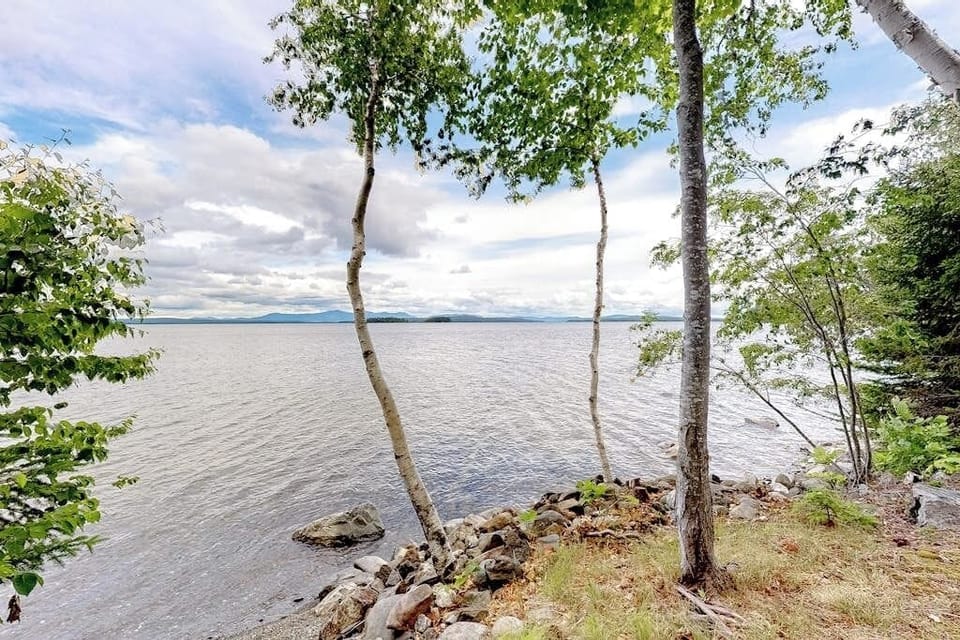 House, Multiple Beds, Kitchen (Rockwood Getaway) | Water view