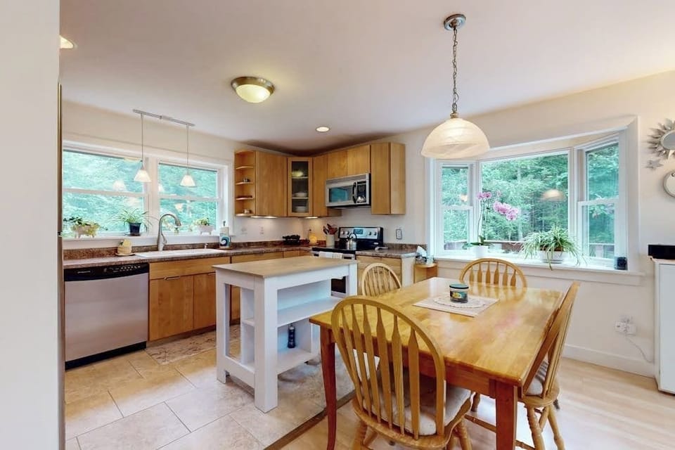 House, 1 King Bed, Kitchen (Hidden Gem Retreat) | Private kitchen
