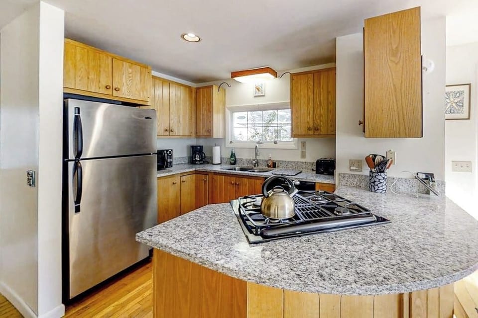 House, Multiple Beds (Dory Haven) | Private kitchen