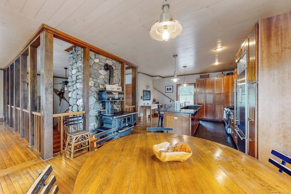 House, Multiple Beds (East Cove) | Interior
