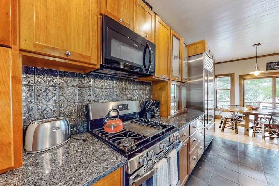 House, Multiple Beds (East Cove) | Private kitchen