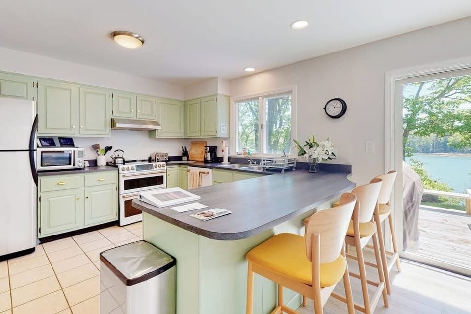 House, Multiple Beds (Casco Breeze) | Private kitchen