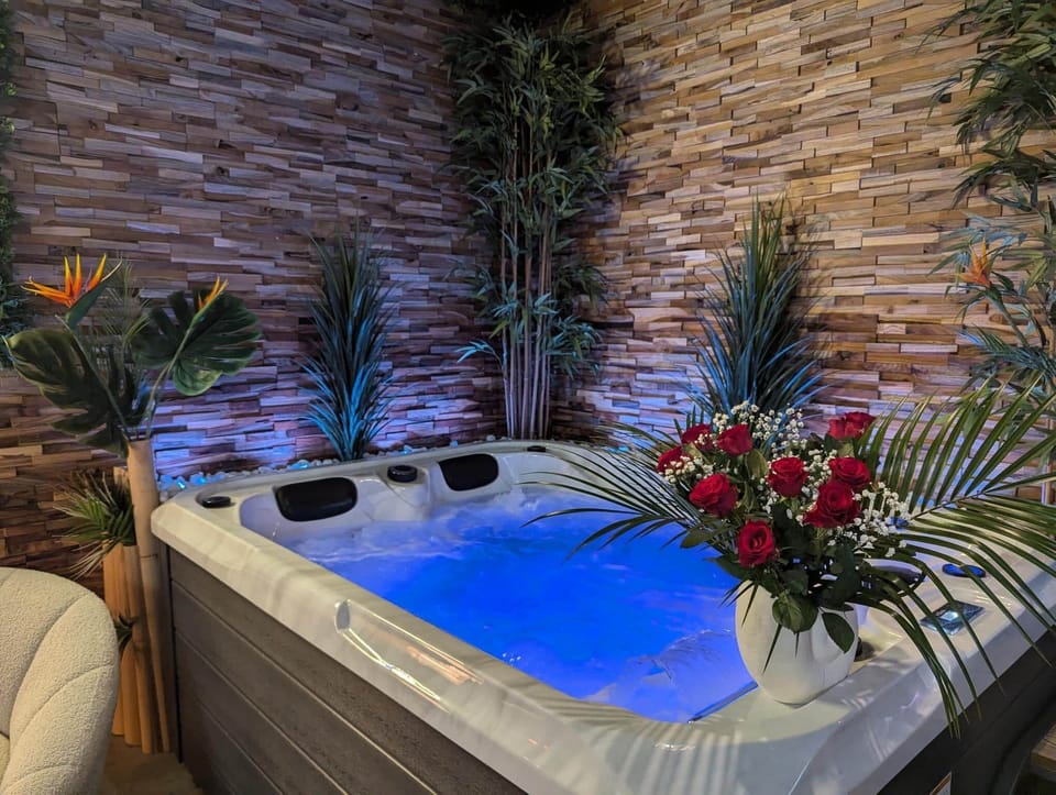 Indoor spa tub