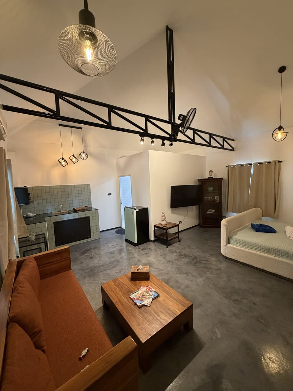 Deluxe Studio Suite, Patio | Desk, laptop workspace, blackout drapes, WiFi (free)