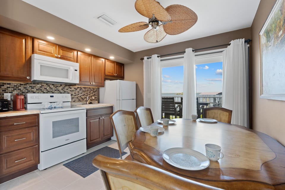 House, Multiple Beds (Widgeon Point) | Dining