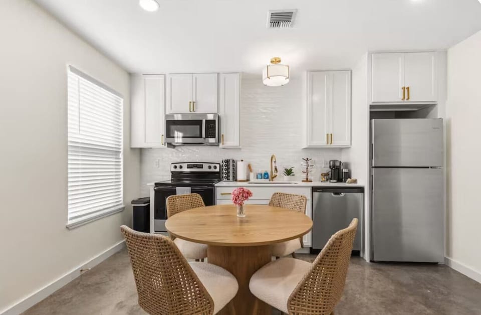 Luxury House | Private kitchen | Coffee/tea maker, full-size fridge, microwave, oven