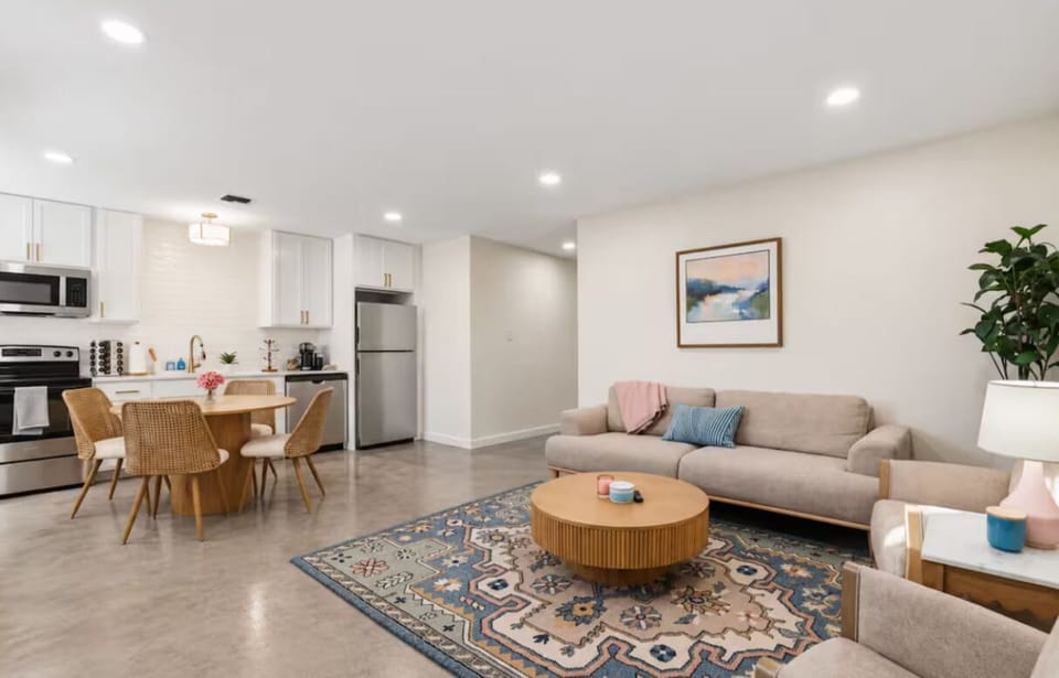 Luxury House | Living area | Smart TV