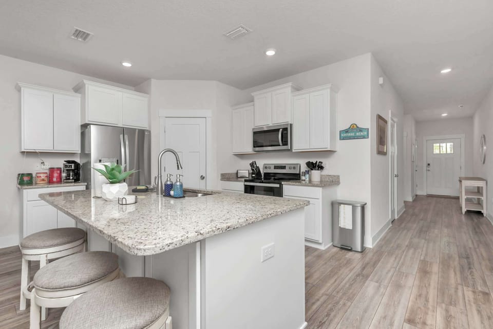 Kitchen with Breakfast Bar