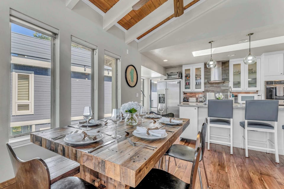 Dining area: Dining table with seating for 4, bar with 3 bar stools
