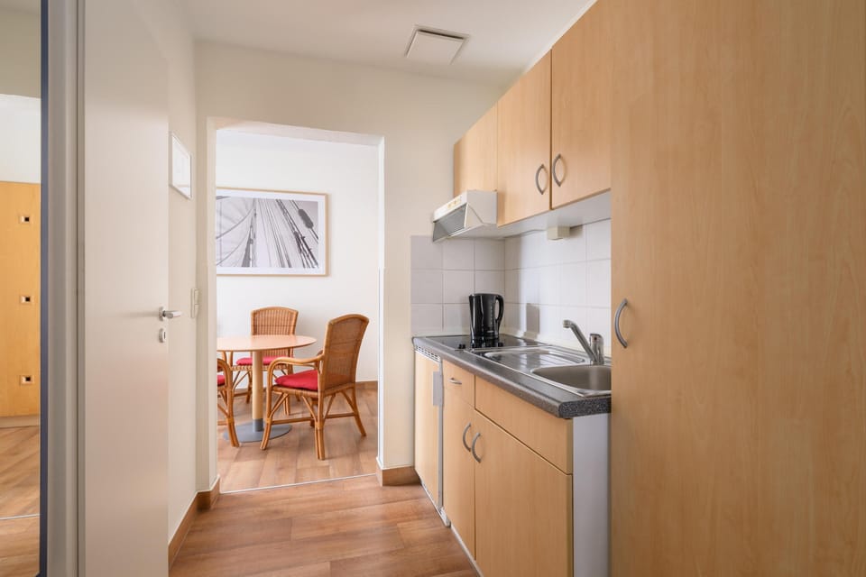1,5 Room Appartement | Hypo-allergenic bedding available, desk, WiFi (free), bed sheets