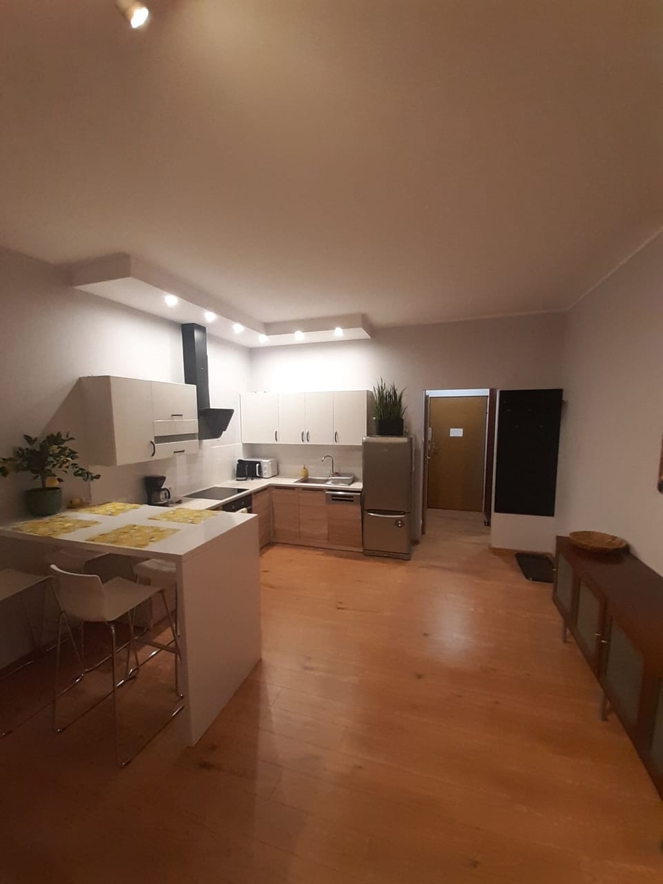 Mini-fridge, microwave, oven, stovetop