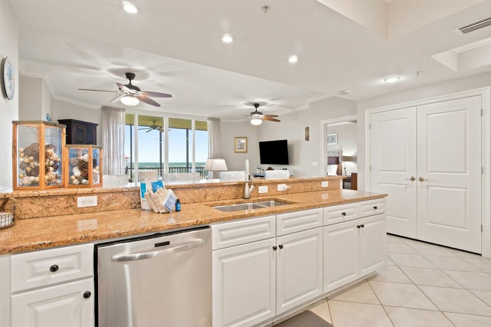 Condo, Multiple Beds (Lost Key C903) | Private kitchen