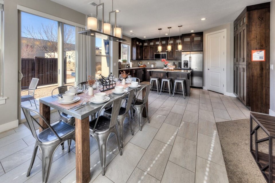 417 Kitchen & Dining